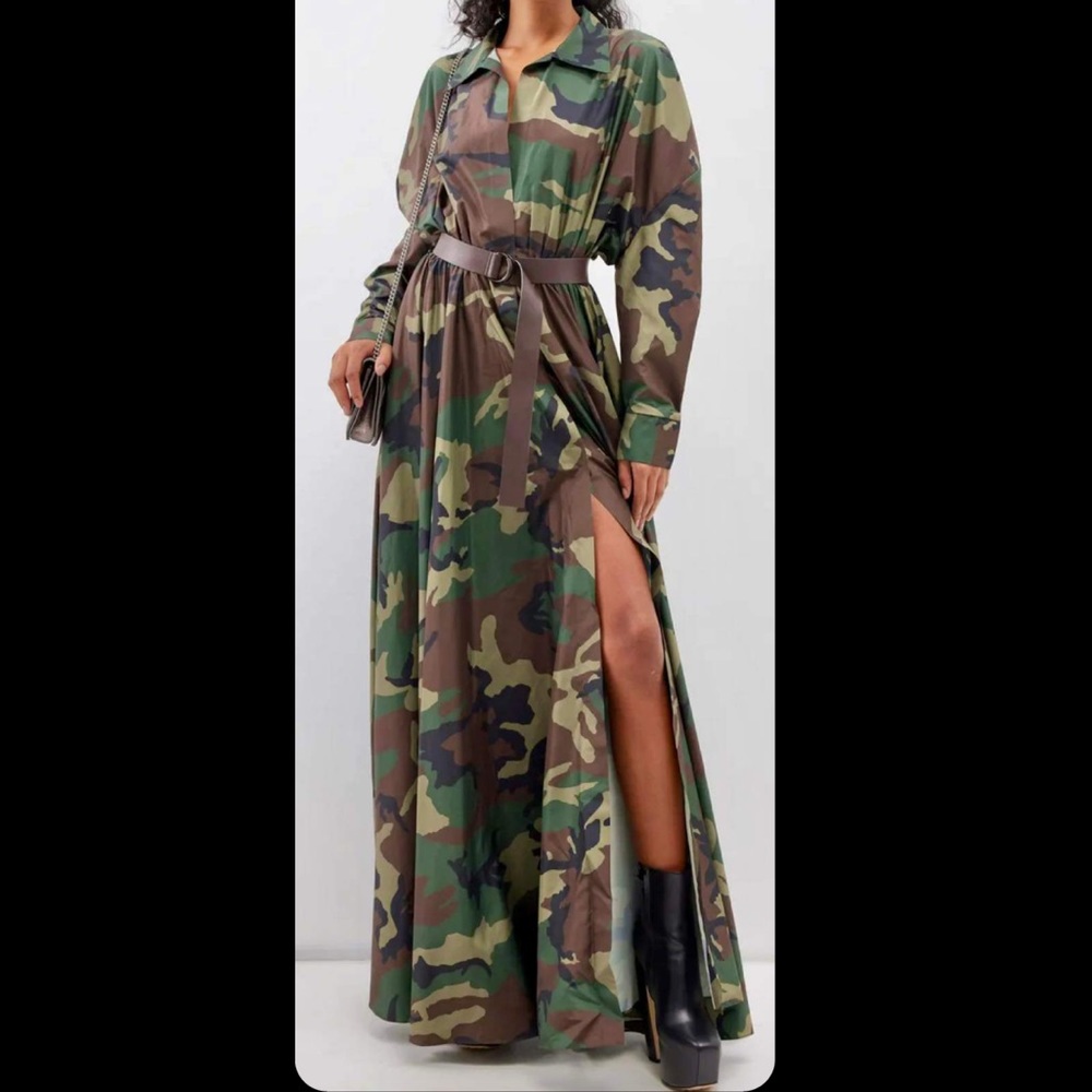 Norma Kamali
Oversized Boyfriend camouflage-print belted gown
